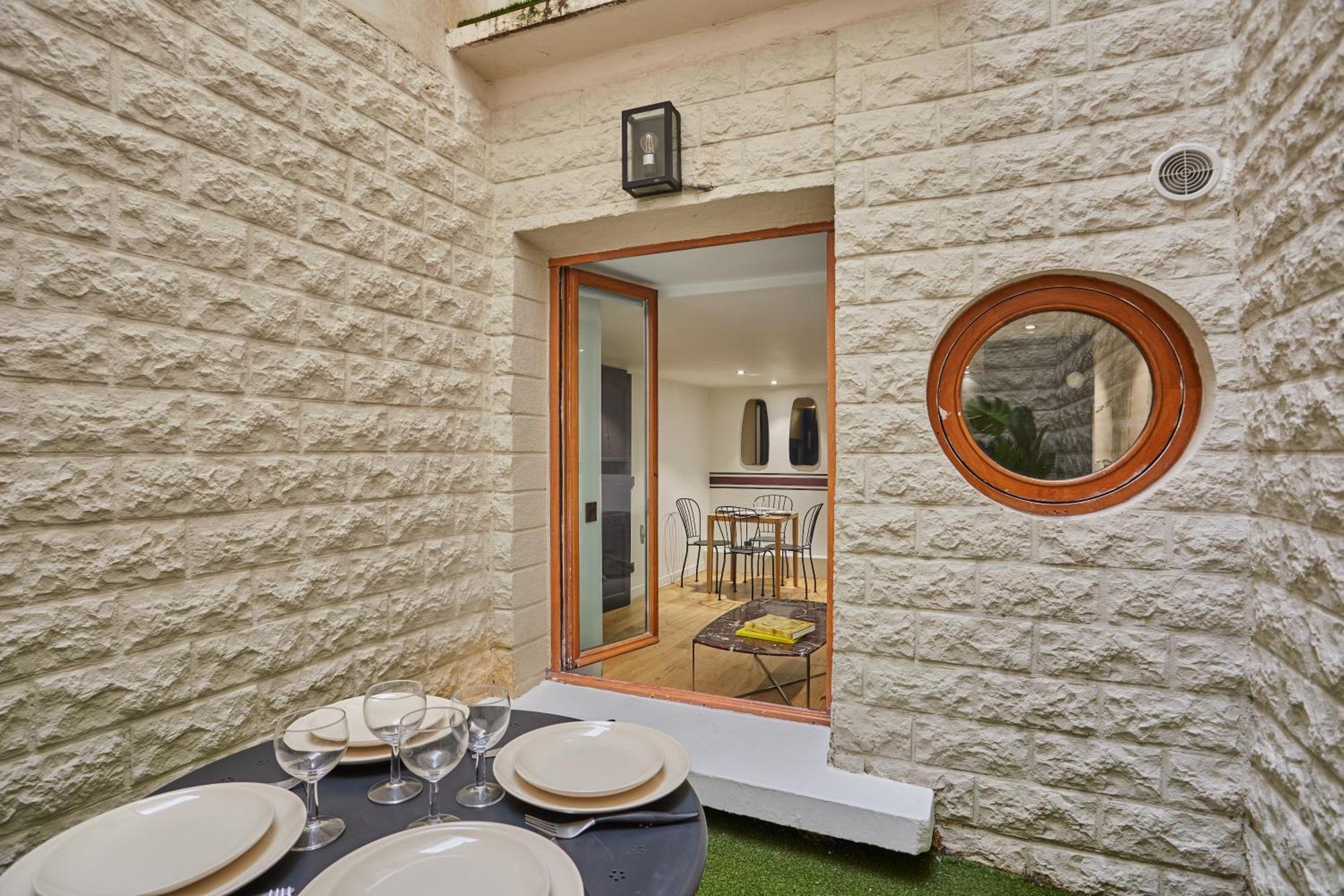 Apartment St Honore By Studio Prestige Paris Exteriör bild